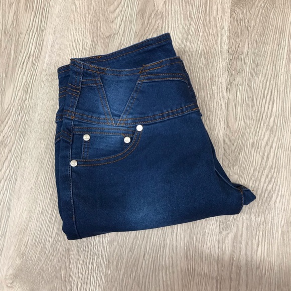 Back2Basics Denim - Mid Rise Dark Wash Skinny Jeans 🎈🎉HP 10/28🎉🎈